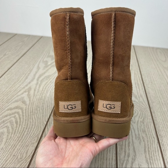 UGG Classic II Genuine Shearling Lined Short Boot US5 Chestnut Suede $170 - Picture 8 of 11